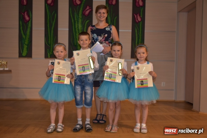 Zdjęcie w galerii na portalu naszraciborz.pl: Wyróżniający się uczniowie gminy Krzyżanowice z nagrodami [FOTO] wiadomości z regionu