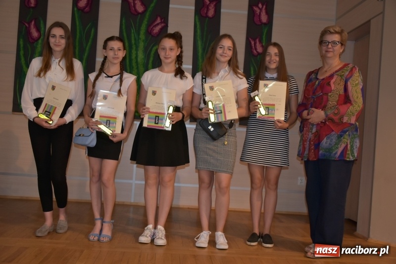 Zdjęcie w galerii na portalu naszraciborz.pl: Wyróżniający się uczniowie gminy Krzyżanowice z nagrodami [FOTO] wiadomości z regionu