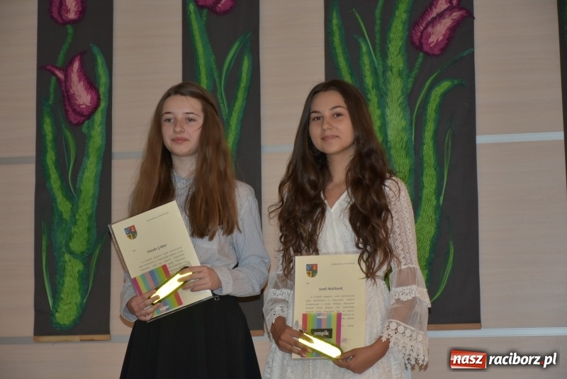 Zdjęcie w galerii na portalu naszraciborz.pl: Wyróżniający się uczniowie gminy Krzyżanowice z nagrodami [FOTO] wiadomości z regionu