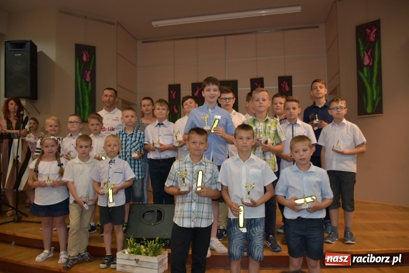 Zdjęcie w galerii na portalu naszraciborz.pl: Wyróżniający się uczniowie gminy Krzyżanowice z nagrodami [FOTO] wiadomości z regionu