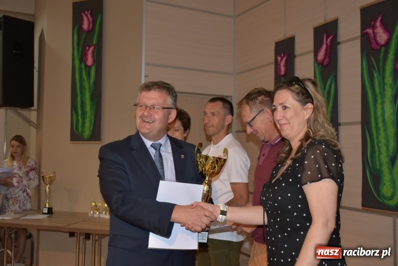 Zdjęcie w galerii na portalu naszraciborz.pl: Wyróżniający się uczniowie gminy Krzyżanowice z nagrodami [FOTO] wiadomości z regionu