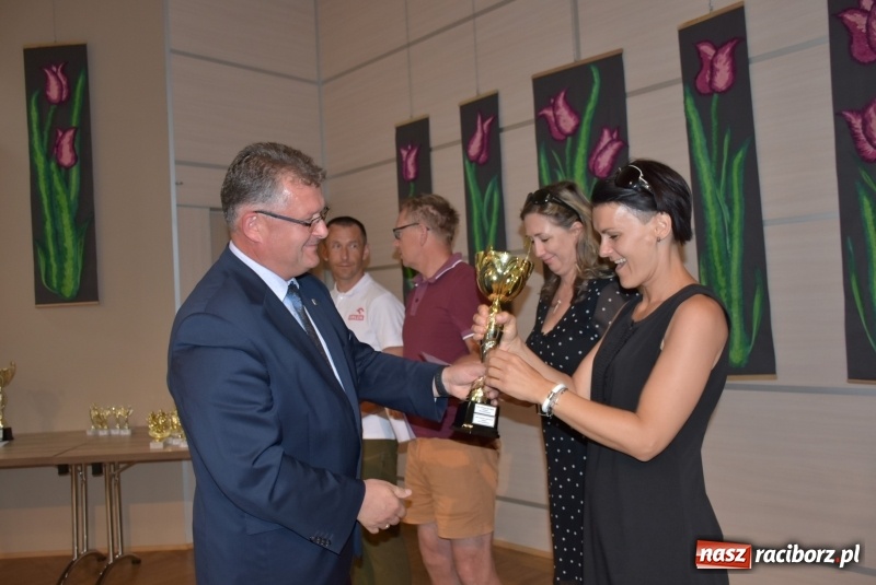 Zdjęcie w galerii na portalu naszraciborz.pl: Wyróżniający się uczniowie gminy Krzyżanowice z nagrodami [FOTO] wiadomości z regionu