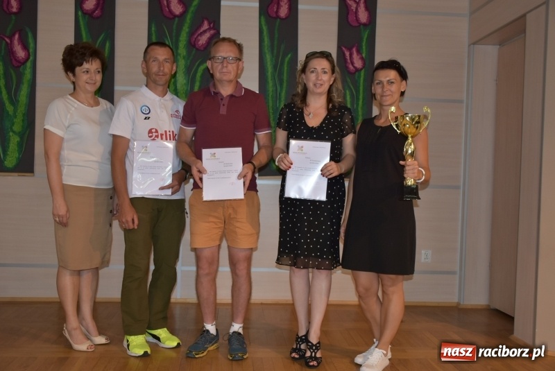 Zdjęcie w galerii na portalu naszraciborz.pl: Wyróżniający się uczniowie gminy Krzyżanowice z nagrodami [FOTO] wiadomości z regionu