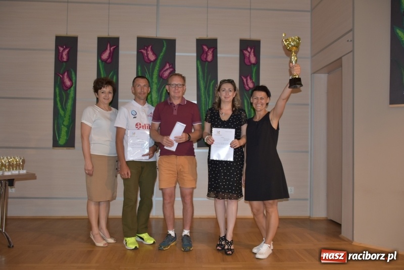 Zdjęcie w galerii na portalu naszraciborz.pl: Wyróżniający się uczniowie gminy Krzyżanowice z nagrodami [FOTO] wiadomości z regionu