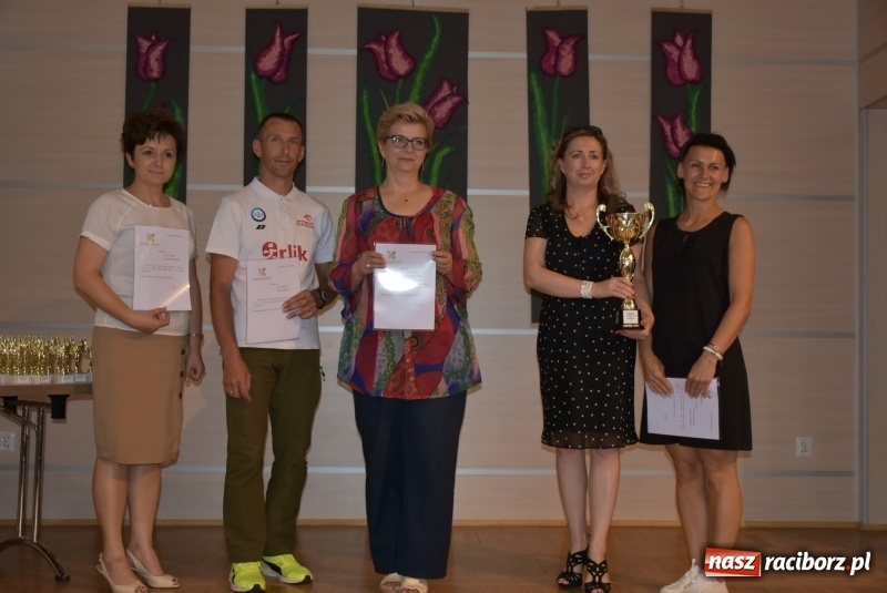 Zdjęcie w galerii na portalu naszraciborz.pl: Wyróżniający się uczniowie gminy Krzyżanowice z nagrodami [FOTO] wiadomości z regionu