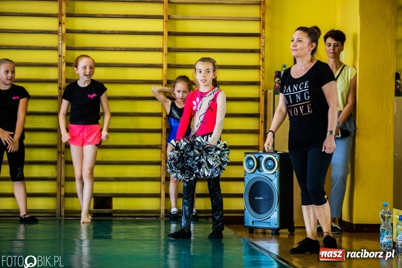 Zdjęcie w galerii na portalu naszraciborz.pl: Pokazy akrobatyki w Międzyszkolnym Ośrodku Sportowym w Raciborzu wiadomości z regionu