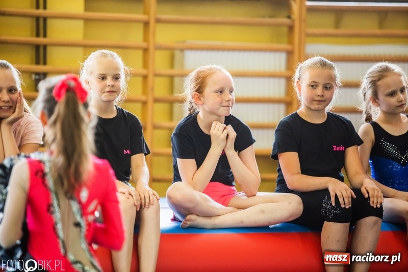 Zdjęcie w galerii na portalu naszraciborz.pl: Pokazy akrobatyki w Międzyszkolnym Ośrodku Sportowym w Raciborzu wiadomości z regionu