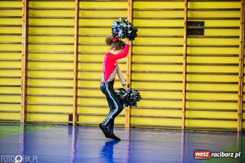 Zdjęcie w galerii na portalu naszraciborz.pl: Pokazy akrobatyki w Międzyszkolnym Ośrodku Sportowym w Raciborzu wiadomości z regionu