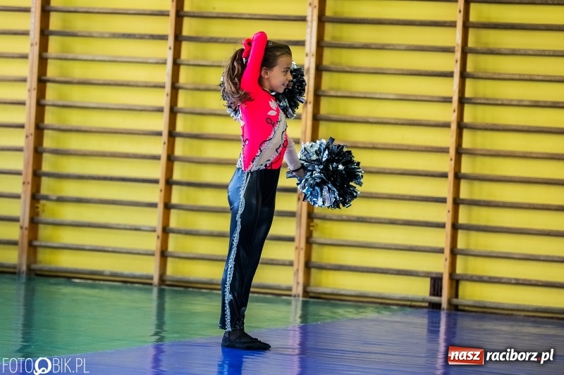 Zdjęcie w galerii na portalu naszraciborz.pl: Pokazy akrobatyki w Międzyszkolnym Ośrodku Sportowym w Raciborzu wiadomości z regionu