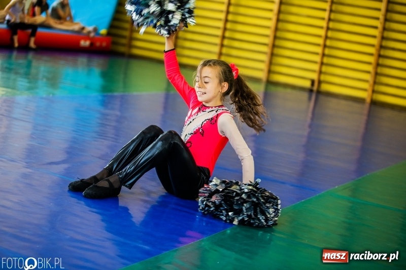 Zdjęcie w galerii na portalu naszraciborz.pl: Pokazy akrobatyki w Międzyszkolnym Ośrodku Sportowym w Raciborzu wiadomości z regionu