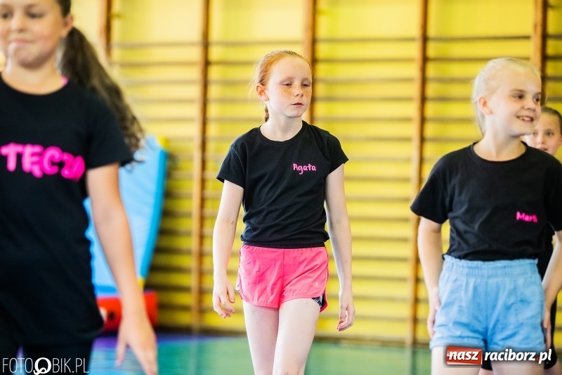 Zdjęcie w galerii na portalu naszraciborz.pl: Pokazy akrobatyki w Międzyszkolnym Ośrodku Sportowym w Raciborzu wiadomości z regionu