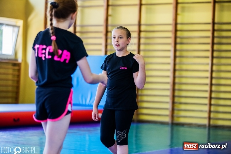 Zdjęcie w galerii na portalu naszraciborz.pl: Pokazy akrobatyki w Międzyszkolnym Ośrodku Sportowym w Raciborzu wiadomości z regionu