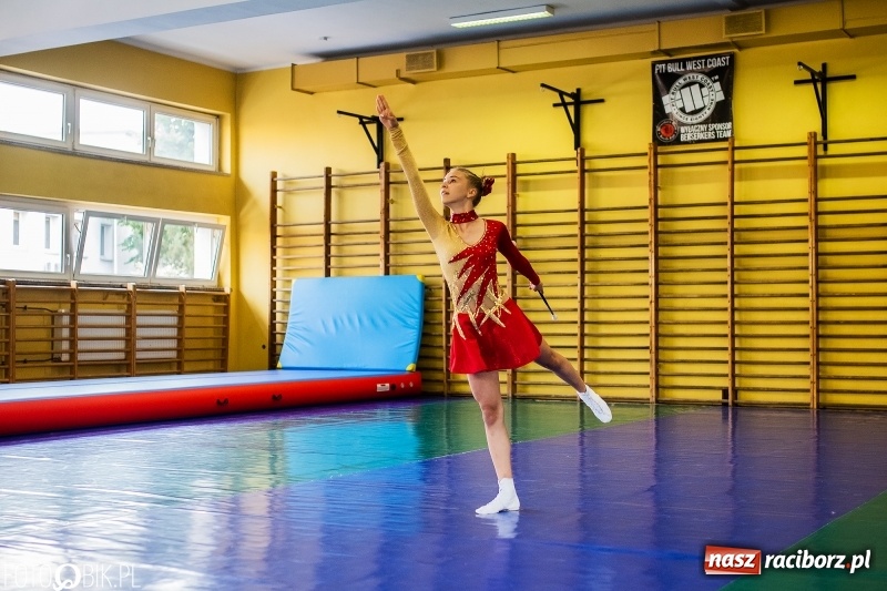 Zdjęcie w galerii na portalu naszraciborz.pl: Pokazy akrobatyki w Międzyszkolnym Ośrodku Sportowym w Raciborzu wiadomości z regionu