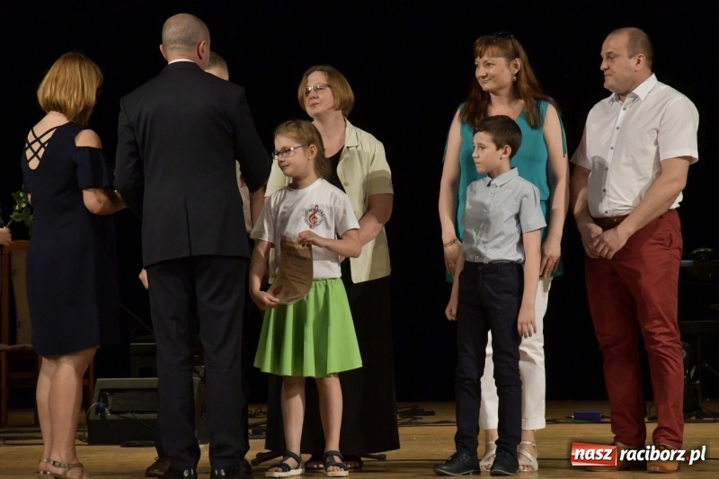 Zdjęcie w galerii na portalu naszraciborz.pl: Gala Laureatów oraz Augustyny – SP18 nagrodziła swoich najlepszych uczniów wiadomości z regionu