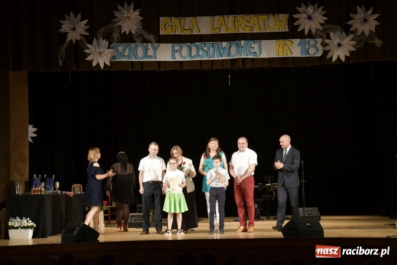 Zdjęcie w galerii na portalu naszraciborz.pl: Gala Laureatów oraz Augustyny – SP18 nagrodziła swoich najlepszych uczniów wiadomości z regionu