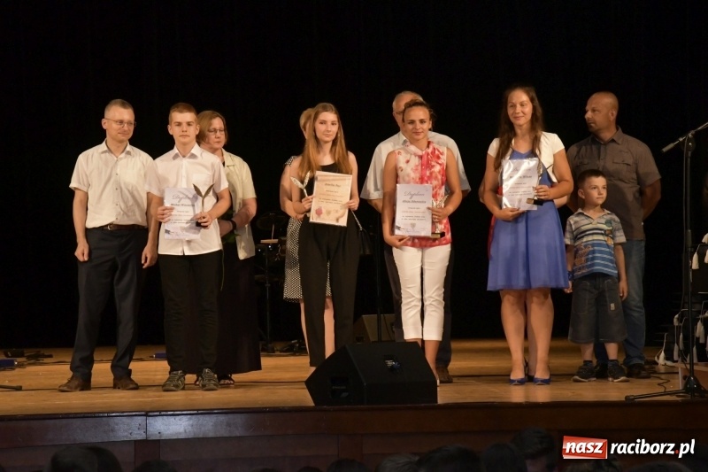 Zdjęcie w galerii na portalu naszraciborz.pl: Gala Laureatów oraz Augustyny – SP18 nagrodziła swoich najlepszych uczniów wiadomości z regionu
