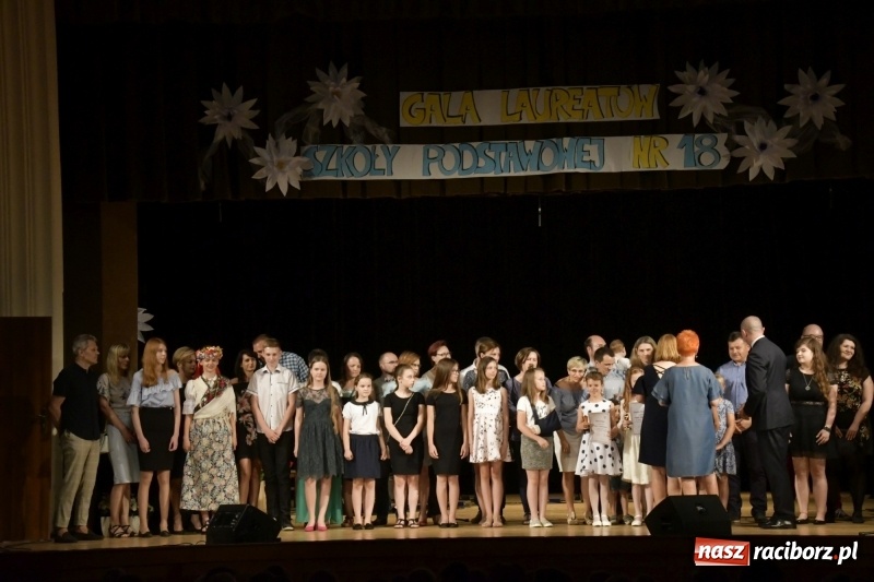 Zdjęcie w galerii na portalu naszraciborz.pl: Gala Laureatów oraz Augustyny – SP18 nagrodziła swoich najlepszych uczniów wiadomości z regionu