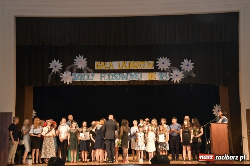Zdjęcie w galerii na portalu naszraciborz.pl: Gala Laureatów oraz Augustyny – SP18 nagrodziła swoich najlepszych uczniów wiadomości z regionu
