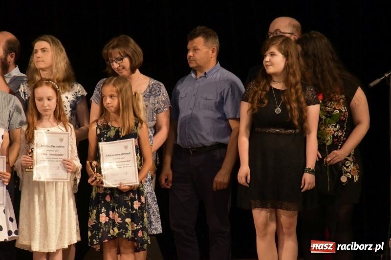 Zdjęcie w galerii na portalu naszraciborz.pl: Gala Laureatów oraz Augustyny – SP18 nagrodziła swoich najlepszych uczniów wiadomości z regionu