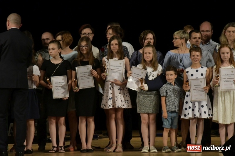 Zdjęcie w galerii na portalu naszraciborz.pl: Gala Laureatów oraz Augustyny – SP18 nagrodziła swoich najlepszych uczniów wiadomości z regionu