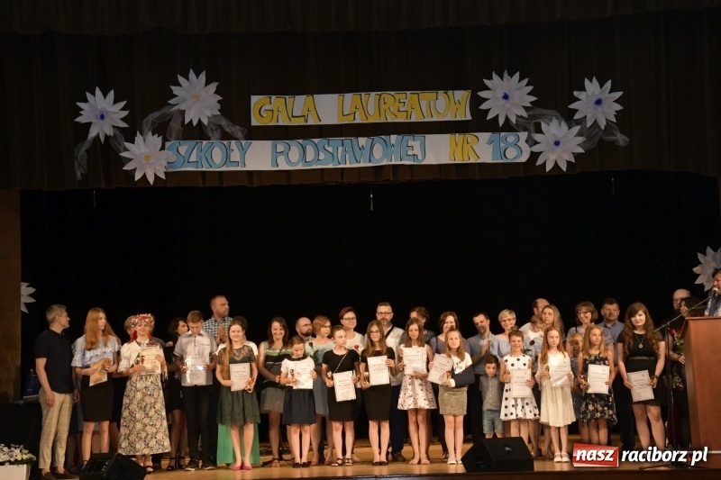 Zdjęcie w galerii na portalu naszraciborz.pl: Gala Laureatów oraz Augustyny – SP18 nagrodziła swoich najlepszych uczniów wiadomości z regionu