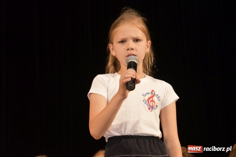 Zdjęcie w galerii na portalu naszraciborz.pl: Gala Laureatów oraz Augustyny – SP18 nagrodziła swoich najlepszych uczniów wiadomości z regionu