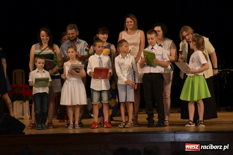Zdjęcie w galerii na portalu naszraciborz.pl: Gala Laureatów oraz Augustyny – SP18 nagrodziła swoich najlepszych uczniów wiadomości z regionu