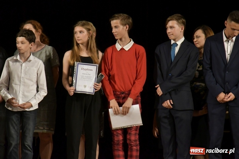 Zdjęcie w galerii na portalu naszraciborz.pl: Gala Laureatów oraz Augustyny – SP18 nagrodziła swoich najlepszych uczniów wiadomości z regionu