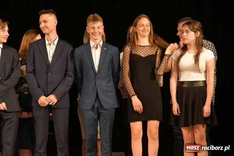 Zdjęcie w galerii na portalu naszraciborz.pl: Gala Laureatów oraz Augustyny – SP18 nagrodziła swoich najlepszych uczniów wiadomości z regionu