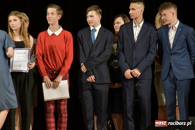 Zdjęcie w galerii na portalu naszraciborz.pl: Gala Laureatów oraz Augustyny – SP18 nagrodziła swoich najlepszych uczniów wiadomości z regionu