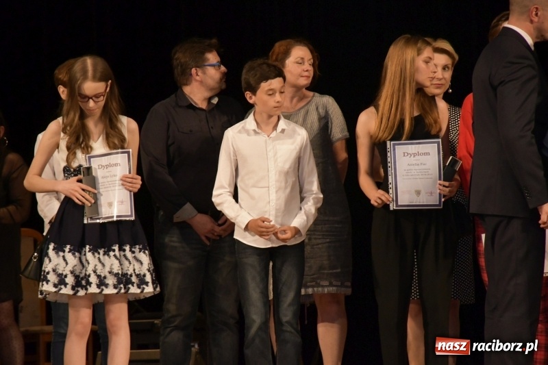 Zdjęcie w galerii na portalu naszraciborz.pl: Gala Laureatów oraz Augustyny – SP18 nagrodziła swoich najlepszych uczniów wiadomości z regionu