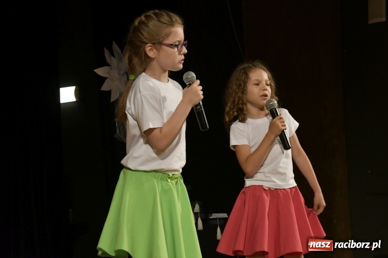 Zdjęcie w galerii na portalu naszraciborz.pl: Gala Laureatów oraz Augustyny – SP18 nagrodziła swoich najlepszych uczniów wiadomości z regionu