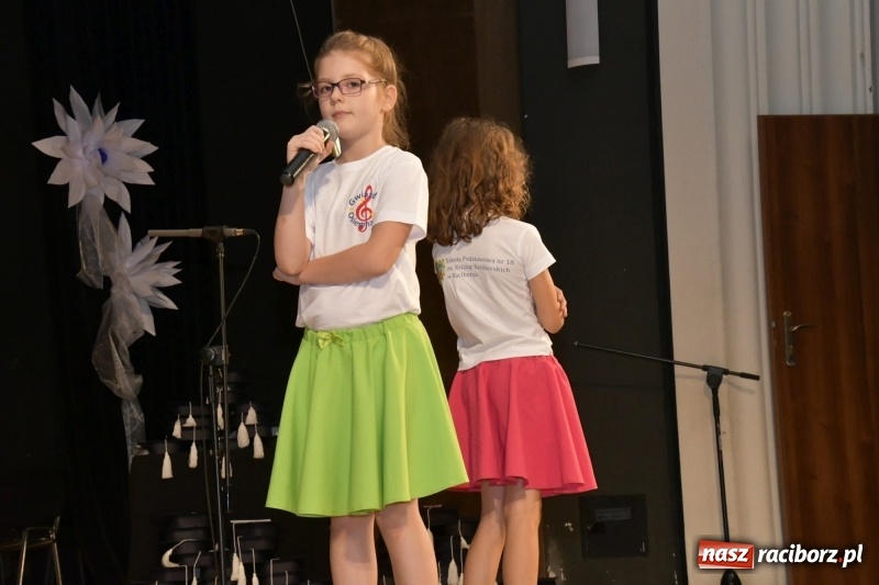 Zdjęcie w galerii na portalu naszraciborz.pl: Gala Laureatów oraz Augustyny – SP18 nagrodziła swoich najlepszych uczniów wiadomości z regionu