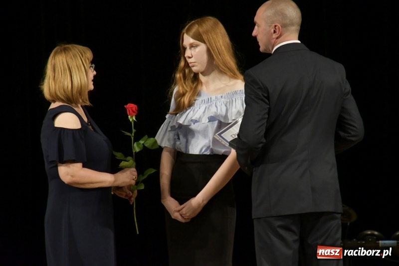 Zdjęcie w galerii na portalu naszraciborz.pl: Gala Laureatów oraz Augustyny – SP18 nagrodziła swoich najlepszych uczniów wiadomości z regionu