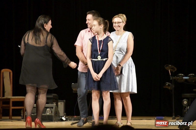 Zdjęcie w galerii na portalu naszraciborz.pl: Gala Laureatów oraz Augustyny – SP18 nagrodziła swoich najlepszych uczniów wiadomości z regionu