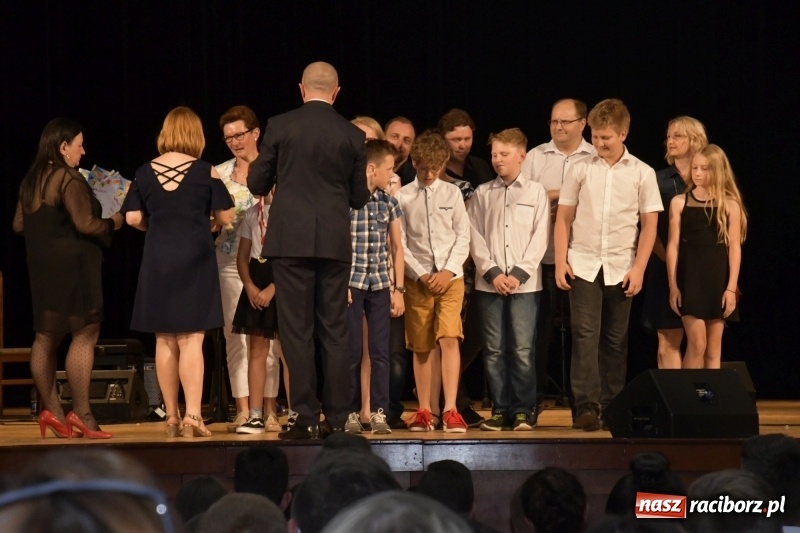 Zdjęcie w galerii na portalu naszraciborz.pl: Gala Laureatów oraz Augustyny – SP18 nagrodziła swoich najlepszych uczniów wiadomości z regionu