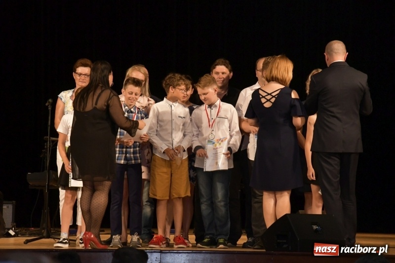 Zdjęcie w galerii na portalu naszraciborz.pl: Gala Laureatów oraz Augustyny – SP18 nagrodziła swoich najlepszych uczniów wiadomości z regionu