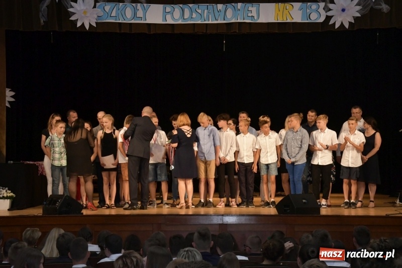 Zdjęcie w galerii na portalu naszraciborz.pl: Gala Laureatów oraz Augustyny – SP18 nagrodziła swoich najlepszych uczniów wiadomości z regionu