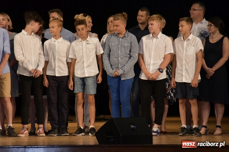 Zdjęcie w galerii na portalu naszraciborz.pl: Gala Laureatów oraz Augustyny – SP18 nagrodziła swoich najlepszych uczniów wiadomości z regionu