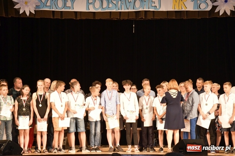 Zdjęcie w galerii na portalu naszraciborz.pl: Gala Laureatów oraz Augustyny – SP18 nagrodziła swoich najlepszych uczniów wiadomości z regionu