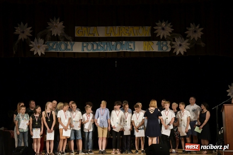 Zdjęcie w galerii na portalu naszraciborz.pl: Gala Laureatów oraz Augustyny – SP18 nagrodziła swoich najlepszych uczniów wiadomości z regionu