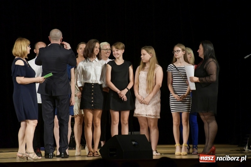 Zdjęcie w galerii na portalu naszraciborz.pl: Gala Laureatów oraz Augustyny – SP18 nagrodziła swoich najlepszych uczniów wiadomości z regionu