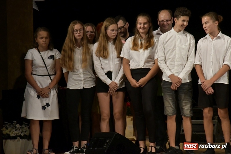 Zdjęcie w galerii na portalu naszraciborz.pl: Gala Laureatów oraz Augustyny – SP18 nagrodziła swoich najlepszych uczniów wiadomości z regionu