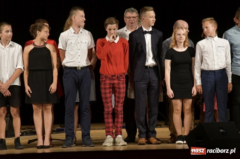 Zdjęcie w galerii na portalu naszraciborz.pl: Gala Laureatów oraz Augustyny – SP18 nagrodziła swoich najlepszych uczniów wiadomości z regionu