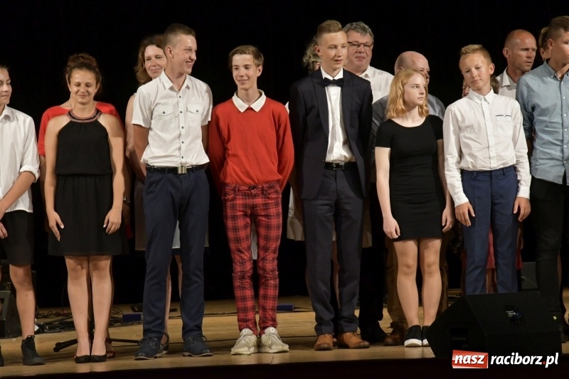 Zdjęcie w galerii na portalu naszraciborz.pl: Gala Laureatów oraz Augustyny – SP18 nagrodziła swoich najlepszych uczniów wiadomości z regionu