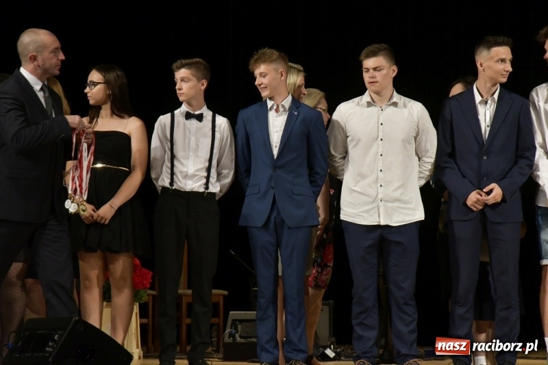 Zdjęcie w galerii na portalu naszraciborz.pl: Gala Laureatów oraz Augustyny – SP18 nagrodziła swoich najlepszych uczniów wiadomości z regionu