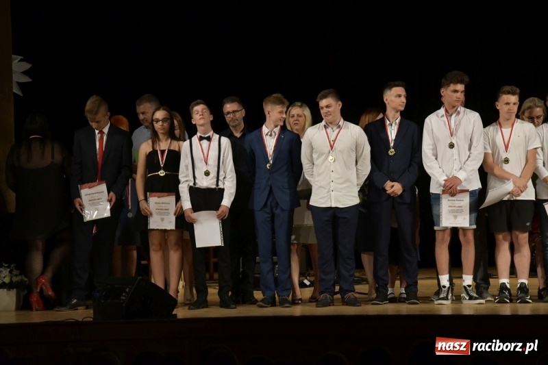 Zdjęcie w galerii na portalu naszraciborz.pl: Gala Laureatów oraz Augustyny – SP18 nagrodziła swoich najlepszych uczniów wiadomości z regionu