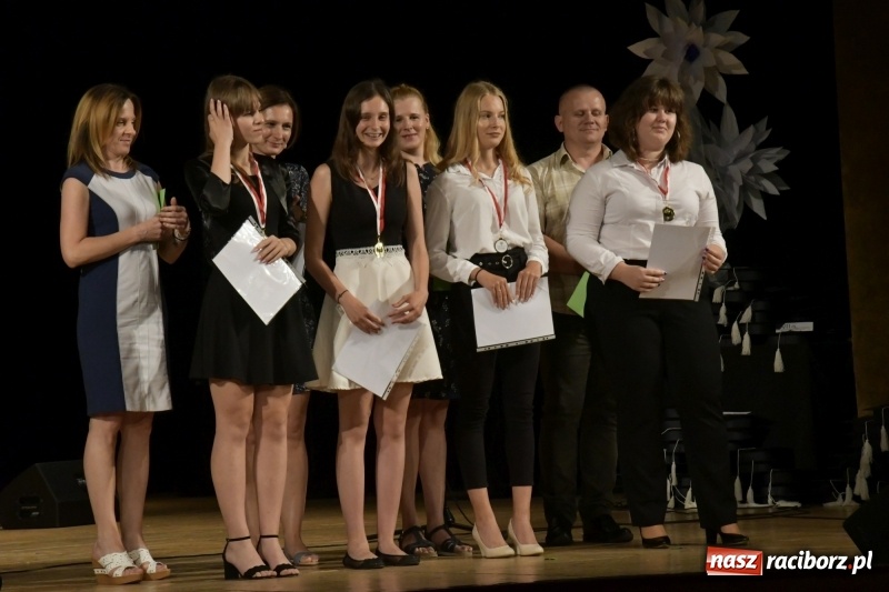 Zdjęcie w galerii na portalu naszraciborz.pl: Gala Laureatów oraz Augustyny – SP18 nagrodziła swoich najlepszych uczniów wiadomości z regionu