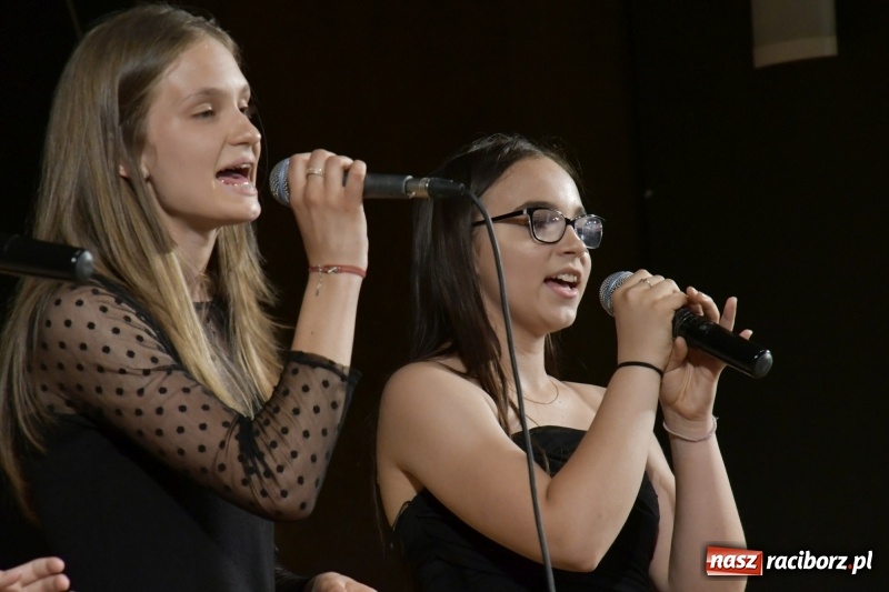 Zdjęcie w galerii na portalu naszraciborz.pl: Gala Laureatów oraz Augustyny – SP18 nagrodziła swoich najlepszych uczniów wiadomości z regionu