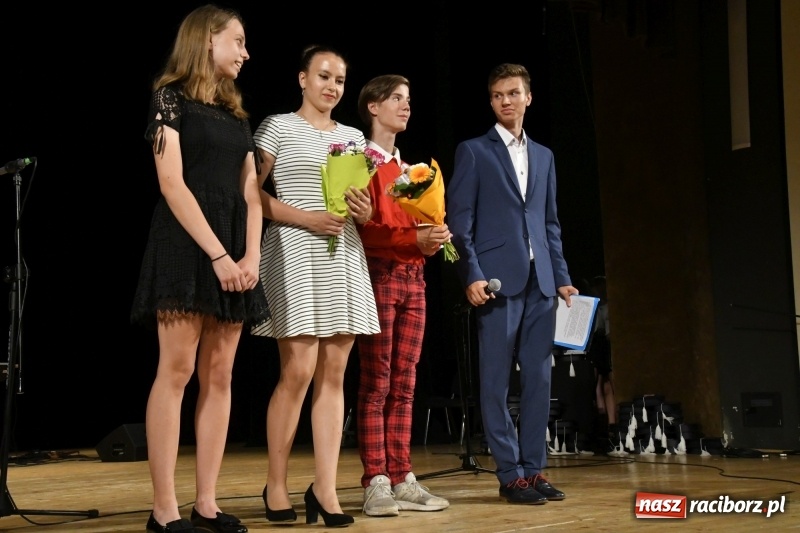 Zdjęcie w galerii na portalu naszraciborz.pl: Gala Laureatów oraz Augustyny – SP18 nagrodziła swoich najlepszych uczniów wiadomości z regionu